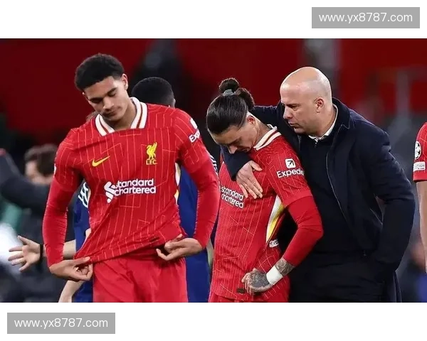 围绕英超足球联赛奖杯展现球队荣耀与球迷激情的全新篇章故事序幕 围绕英超足球联赛奖杯展现球队荣耀与球迷激情的全新篇章故事序幕